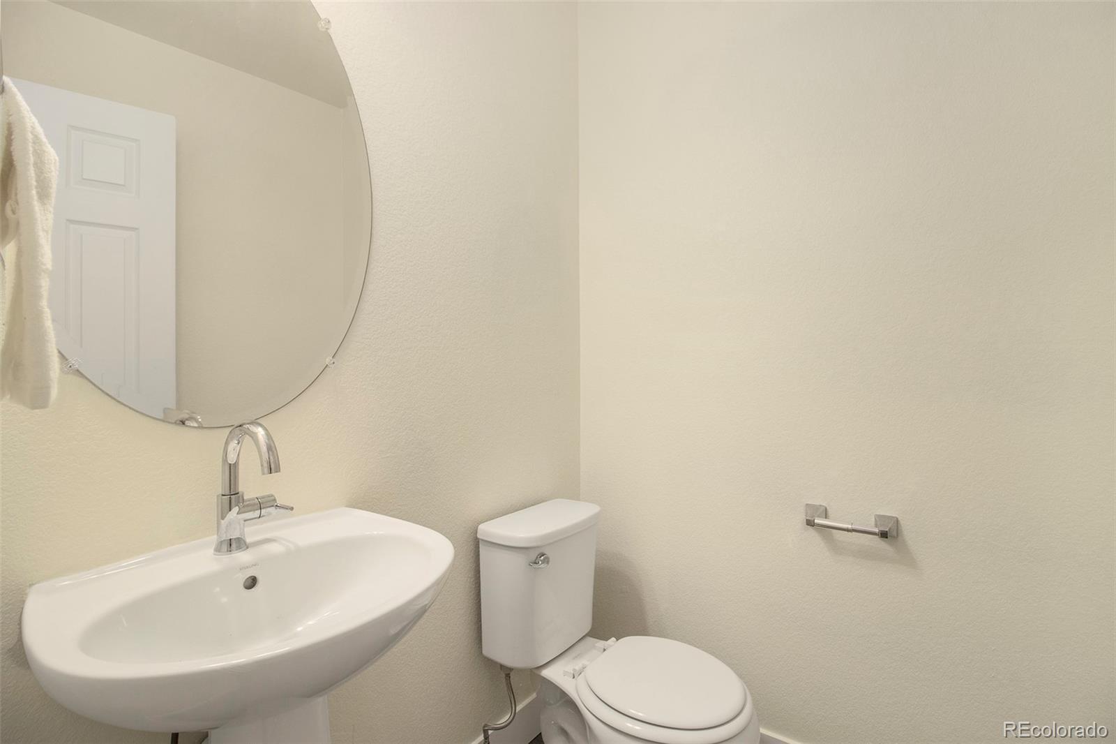 16057 Warner Drive Denver, CO 80239 - Photo 17 of 20