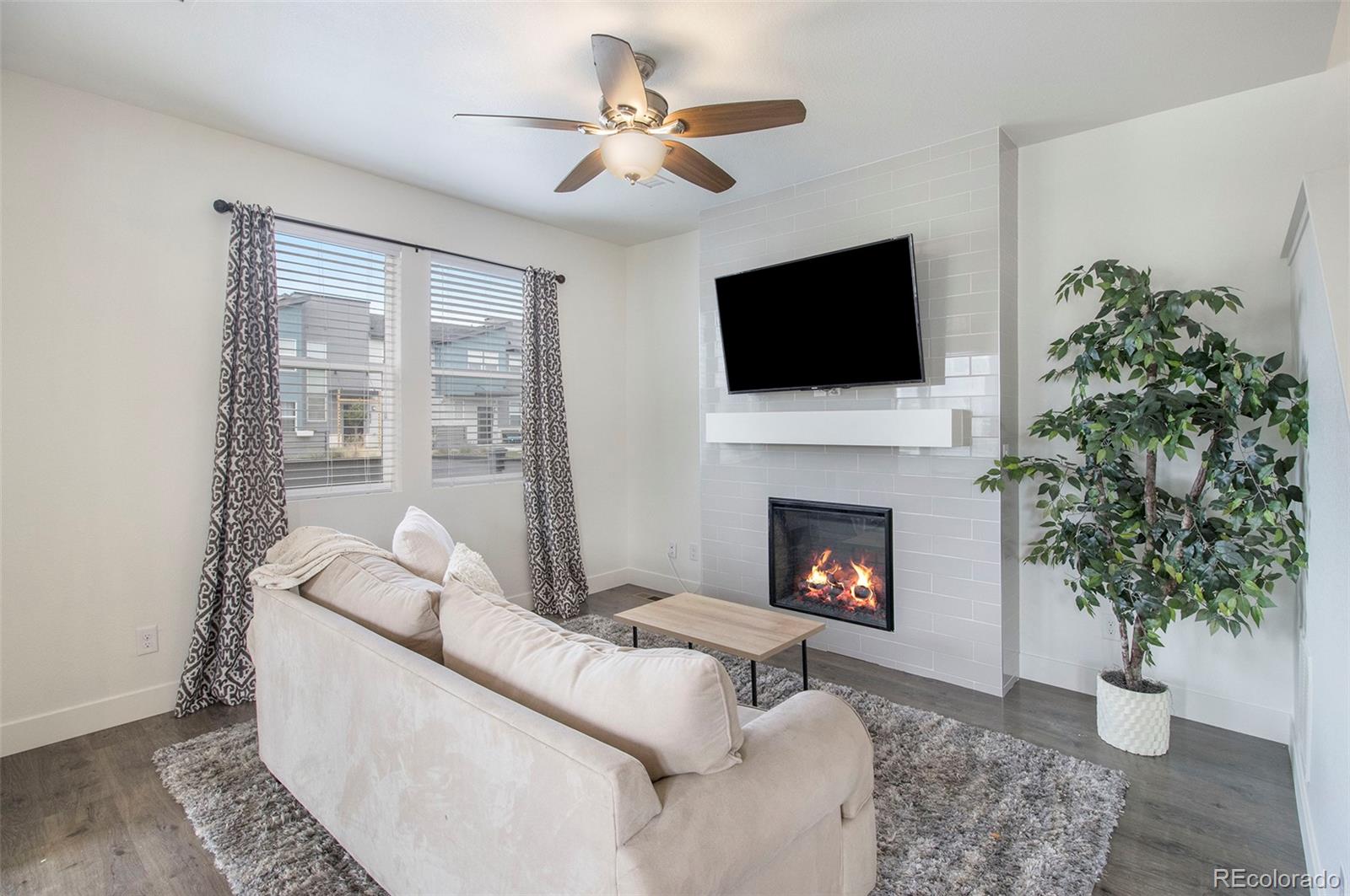 16057 Warner Drive Denver, CO 80239 - Photo 2 of 20