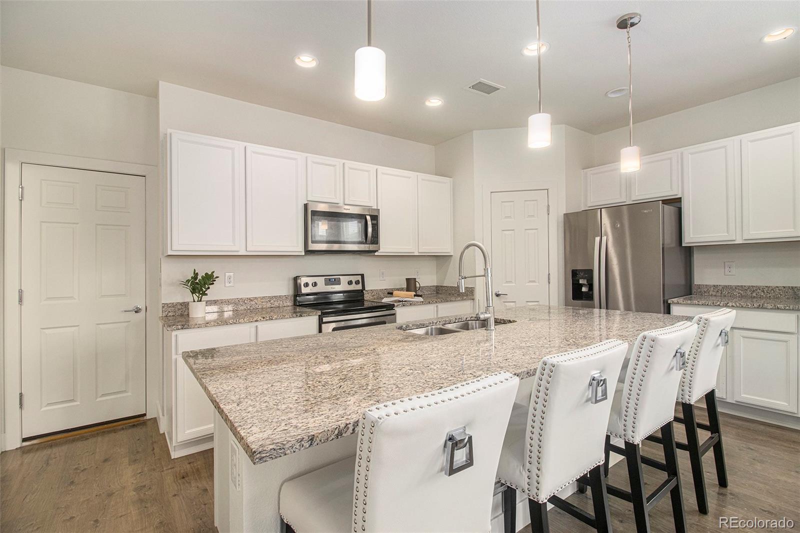 16057 Warner Drive Denver, CO 80239 - Photo 5 of 20