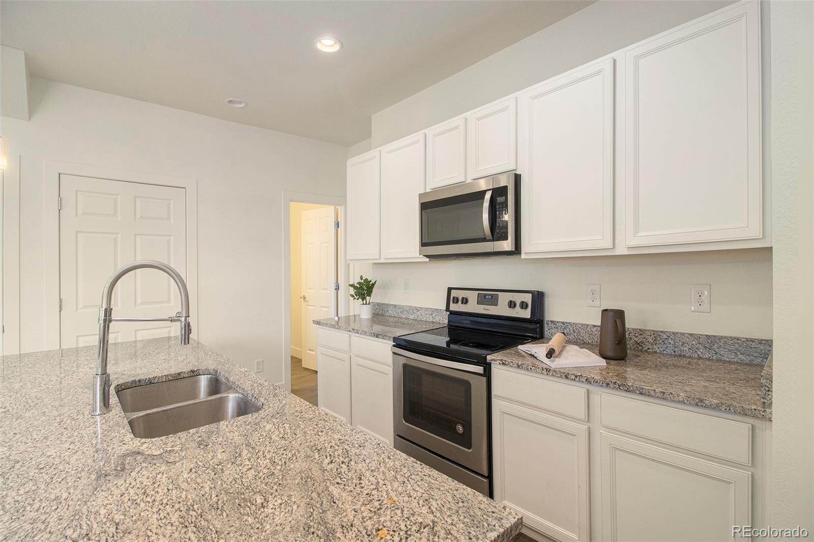 16057 Warner Drive Denver, CO 80239 - Photo 6 of 20