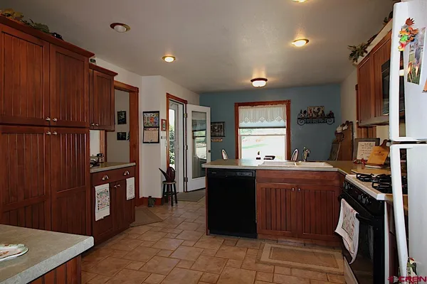 $429,300 | 950 Southeast Deer Creek Drive, Cedaredge, CO 81413