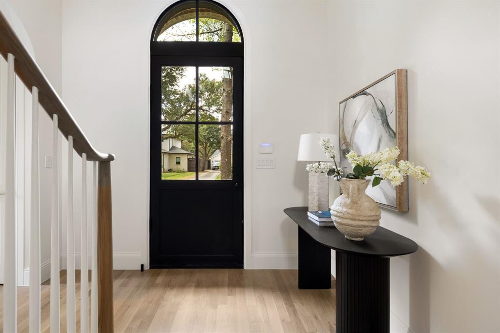652 Harter Road Dallas, TX 75218 - Photo 2 of 39 Gallery Image 2