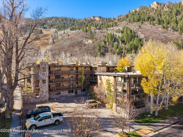 $3,275,000 | 131 East Durant Avenue, Unit 202, Aspen, CO 81611