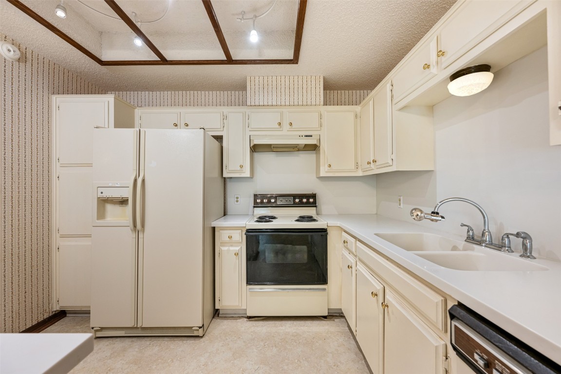 9424 El Rey Boulevard Austin, TX 78737 - Photo 11 of 35 a kitchen with stainless steel appliances a stove a sink and a refrigerator