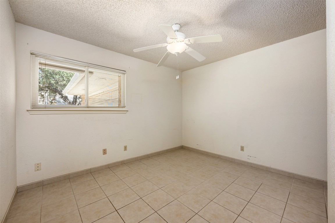 9424 El Rey Boulevard Austin, TX 78737 - Photo 20 of 35 an empty room with windows