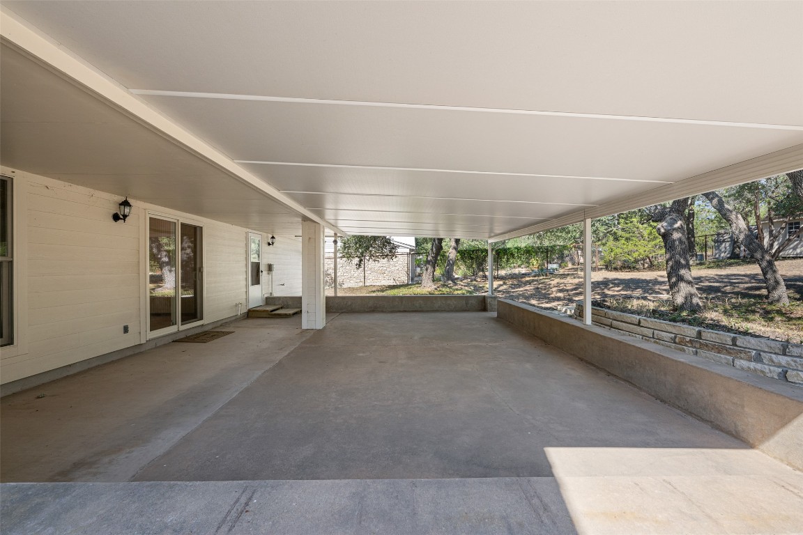 9424 El Rey Boulevard Austin, TX 78737 - Photo 24 of 35 a view of a living room washer and dryer