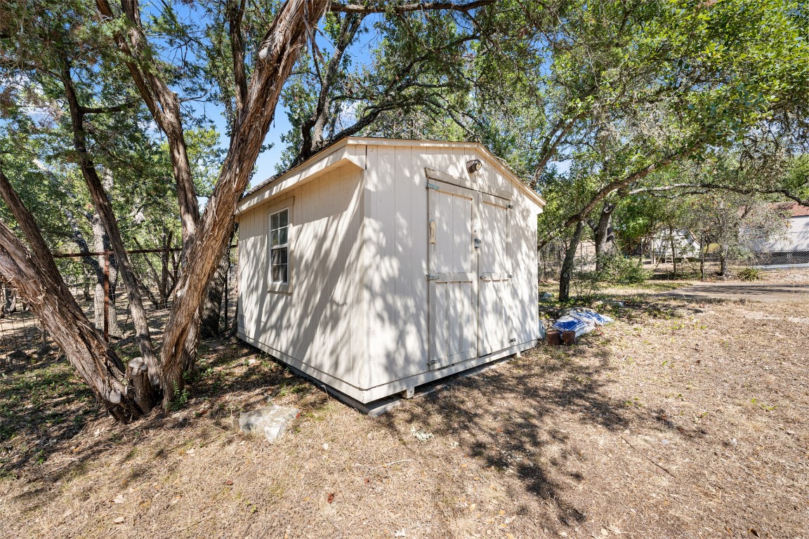 9424 El Rey Boulevard Austin, TX 78737 - Photo 28 of 35 a view of backyard of house