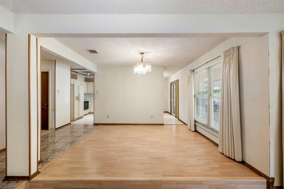 9424 El Rey Boulevard Austin, TX 78737 - Photo 8 of 35 a view of a hallway with wooden floor and a bathroom