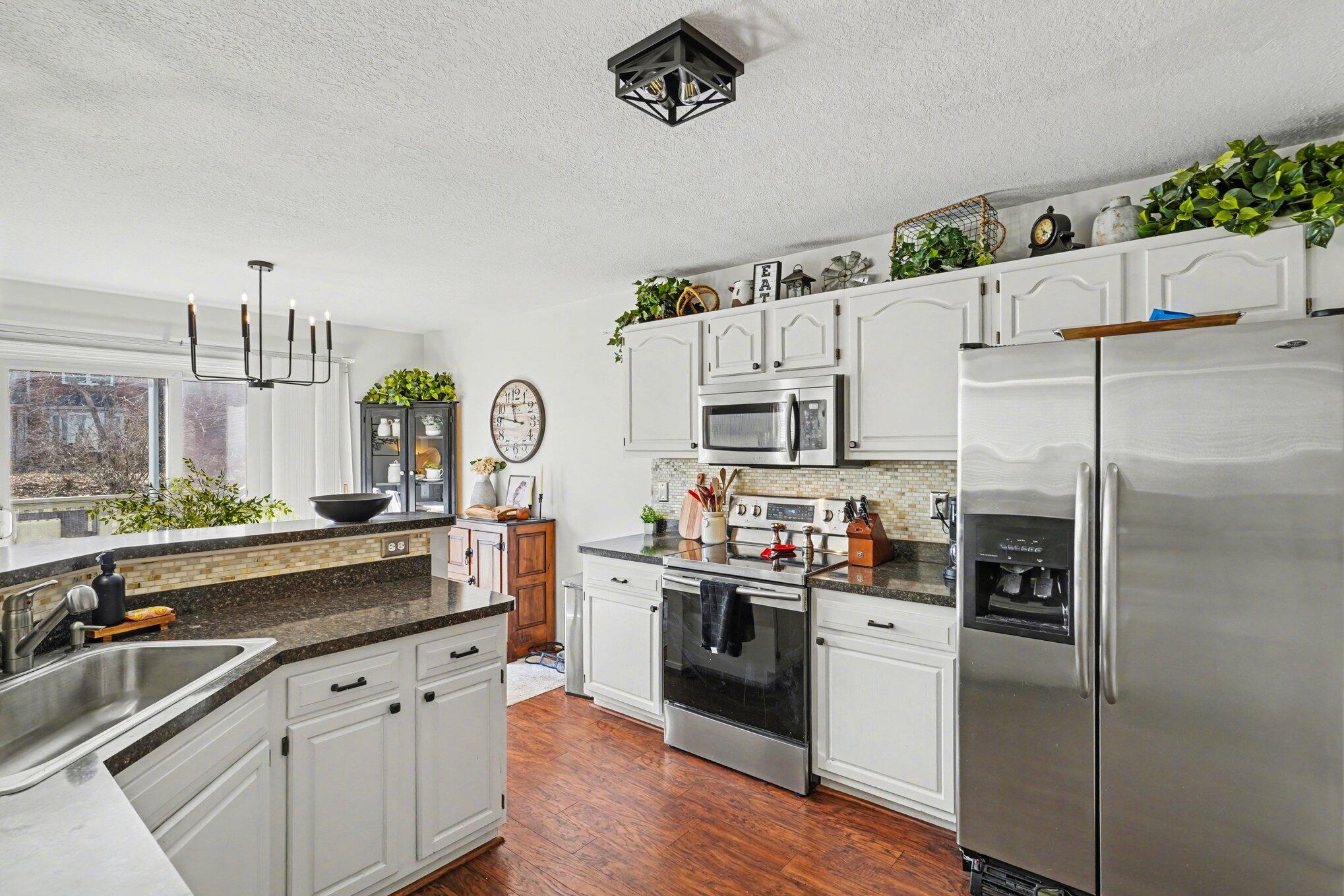 4404 Willow View Court Howell, MI 48843 - Photo 3 of 26 010_file_1812