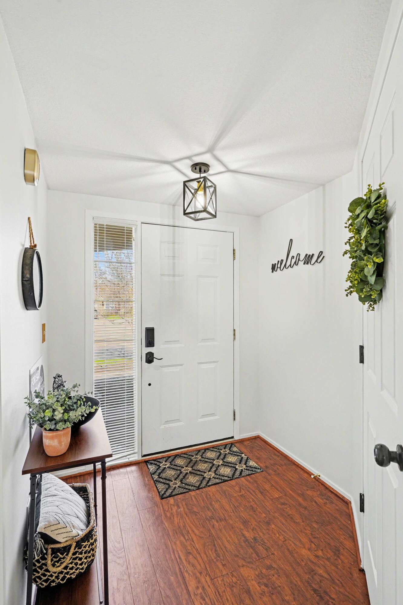 4404 Willow View Court Howell, MI 48843 - Photo 4 of 26 005_file_5139