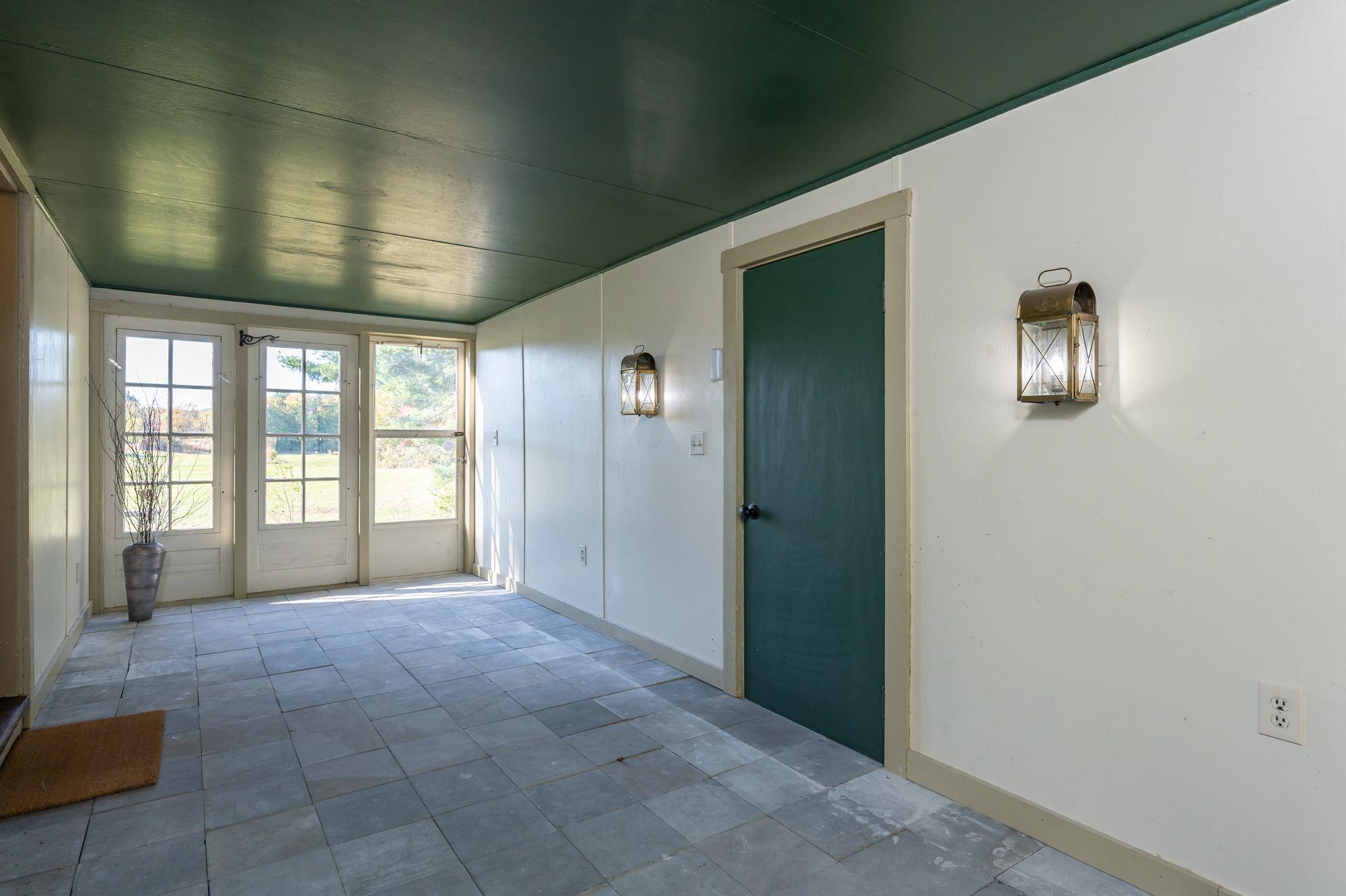 1164 River Road Manchester, NH 03104 - Photo 21 of 38 Gallery Image 21