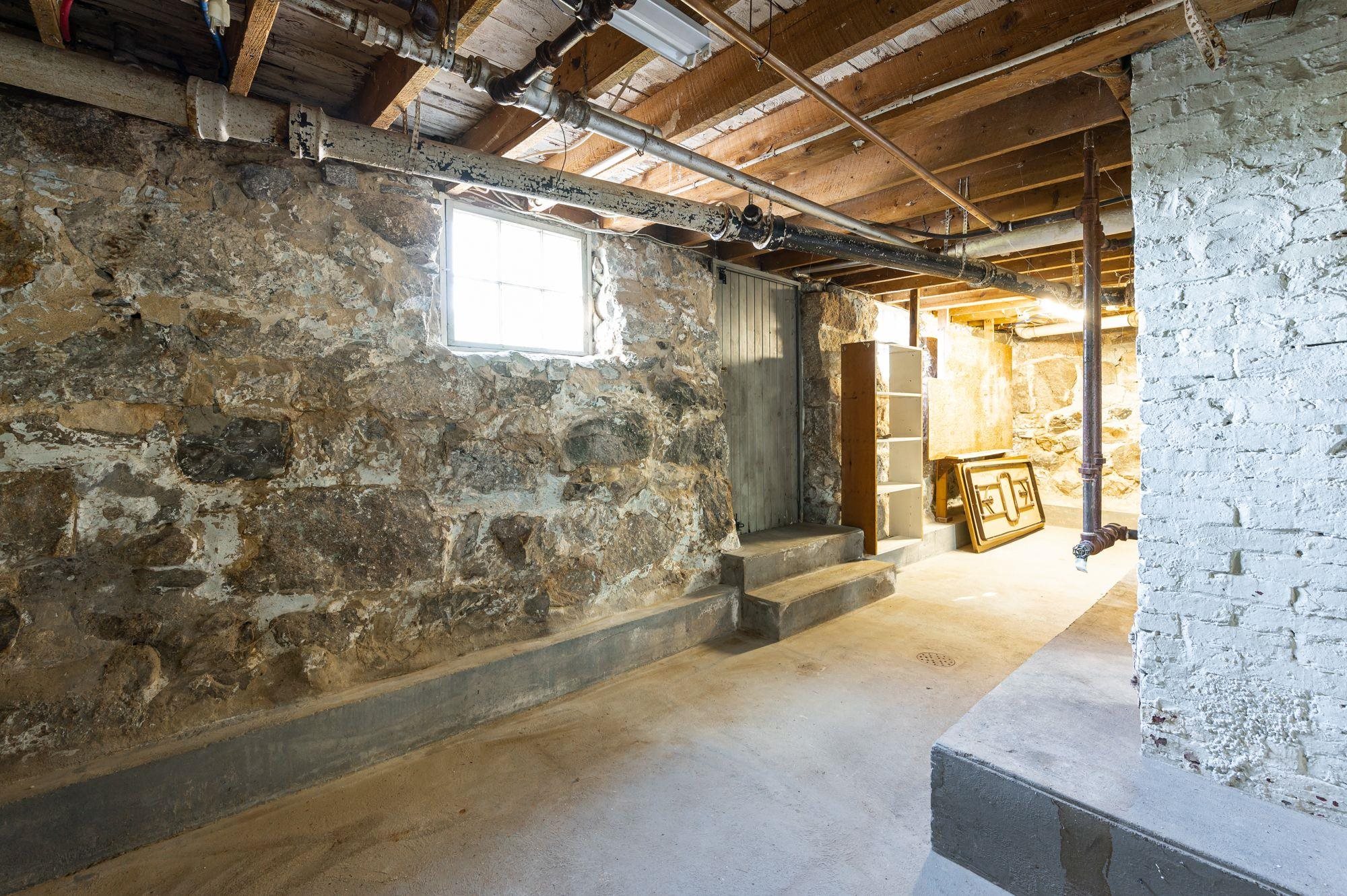 1164 River Road Manchester, NH 03104 - Photo 33 of 38 Gallery Image 33
