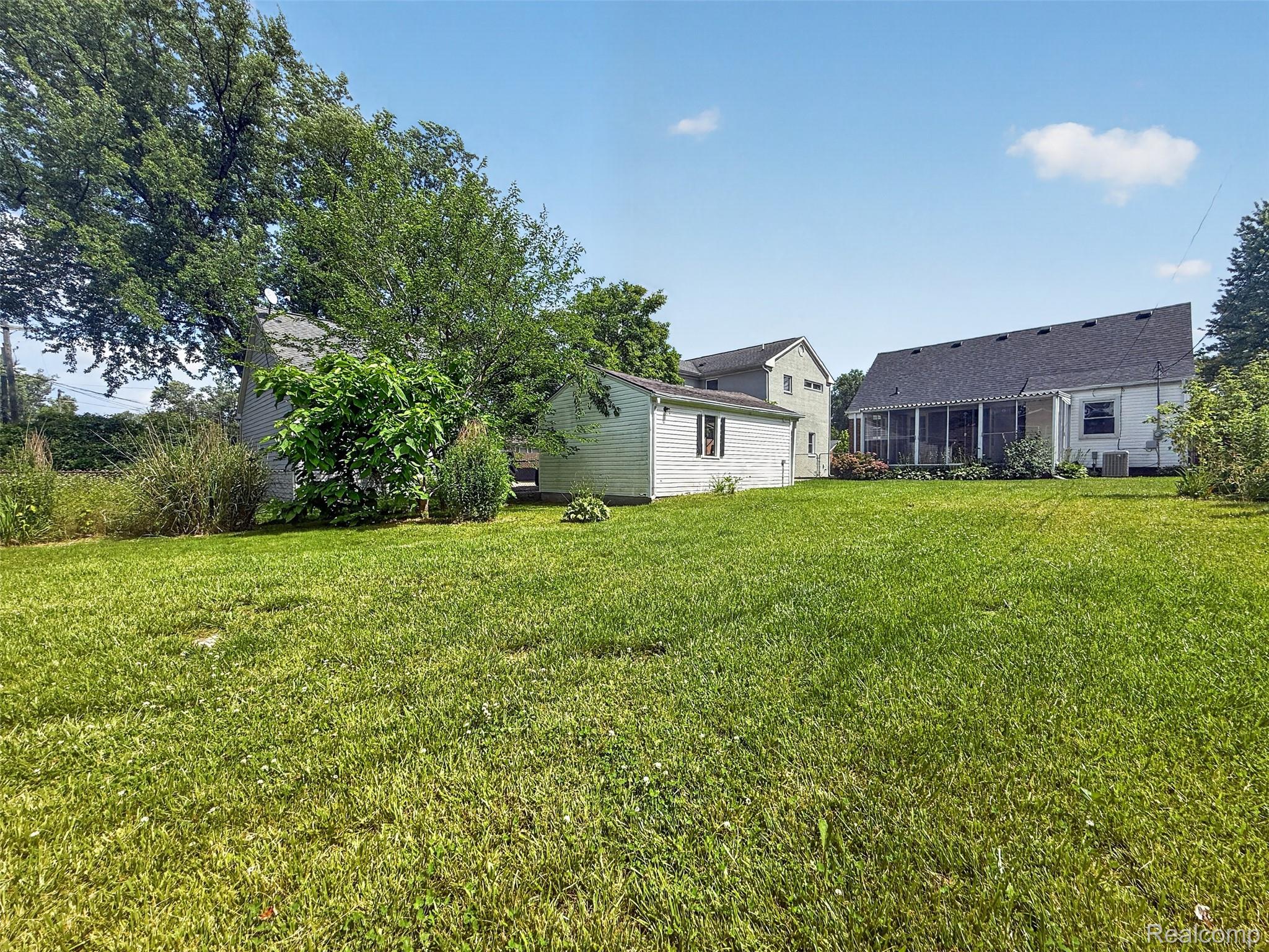 2507 Windemere Road Birmingham, MI 48009 - Photo 33 of 36 IMG_8735.jpg