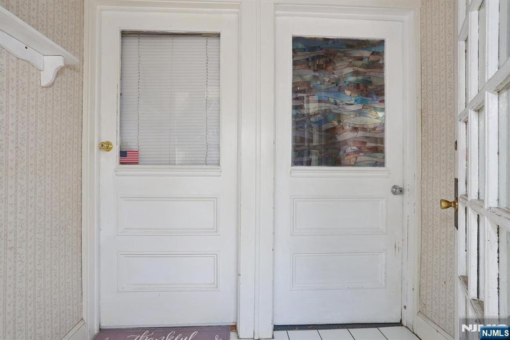 21 Haring Street Bergenfield, NJ 07621 - Photo 4 of 37