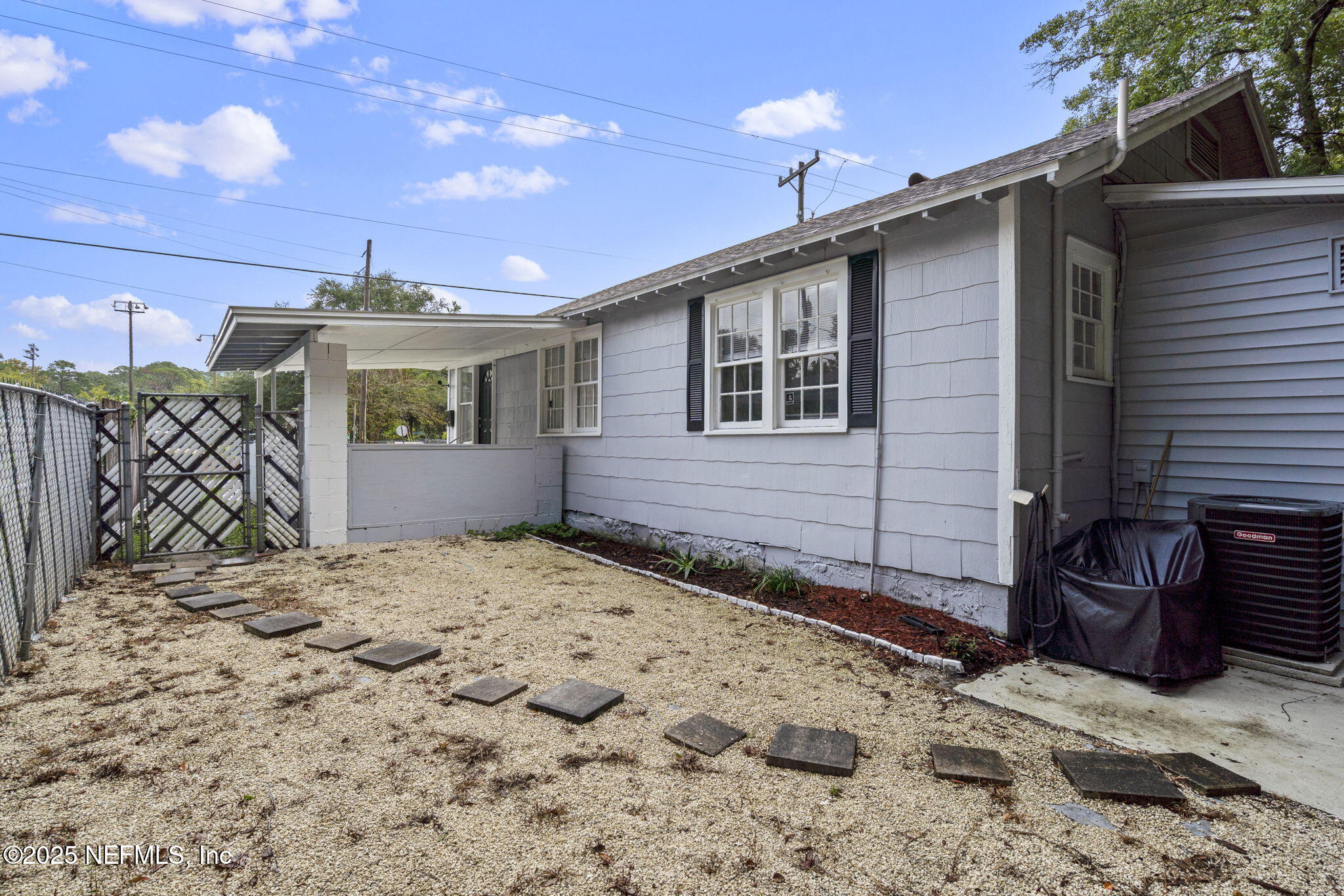 3910 Grant Road Jacksonville, FL 32207 - Photo 28 of 36 a backyard of a house