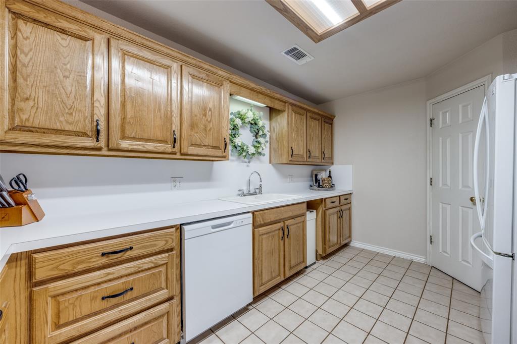 4942 Highway 69 Denison, TX 75021 - Photo 16 of 27 Large amounts of counter space and walk-in pantry.