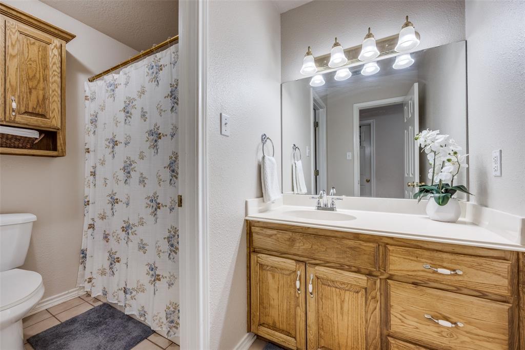 4942 Highway 69 Denison, TX 75021 - Photo 19 of 27 Secondary bedroom with separate shower and vanity areas
