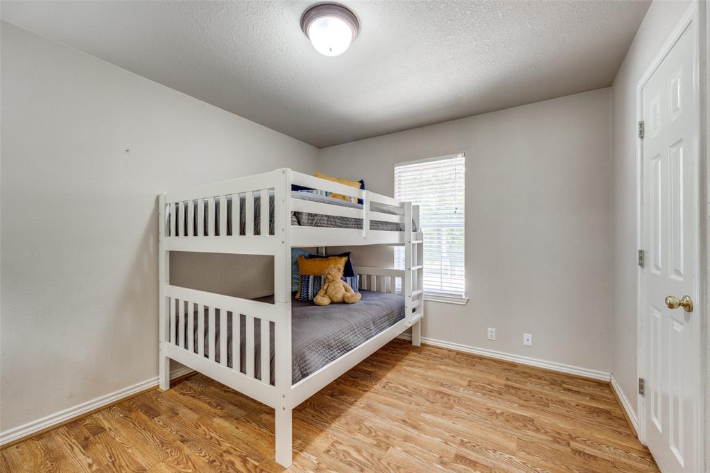 4942 Highway 69 Denison, TX 75021 - Photo 20 of 27 Secondary bedroom #2 with walk-in closet