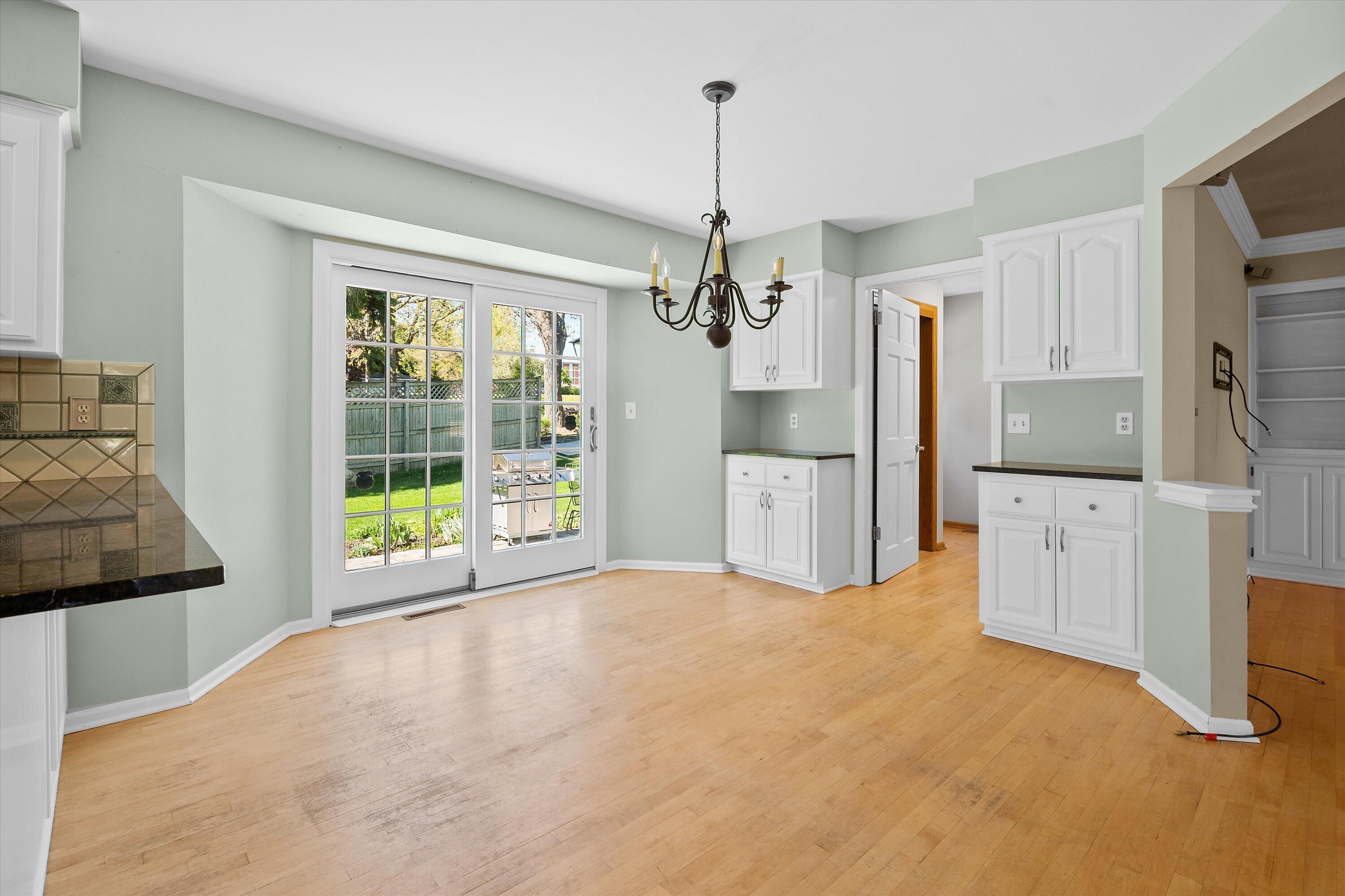 20845 Hunters Run Brookfield, WI 53045 - Photo 13 of 33 Dining Area