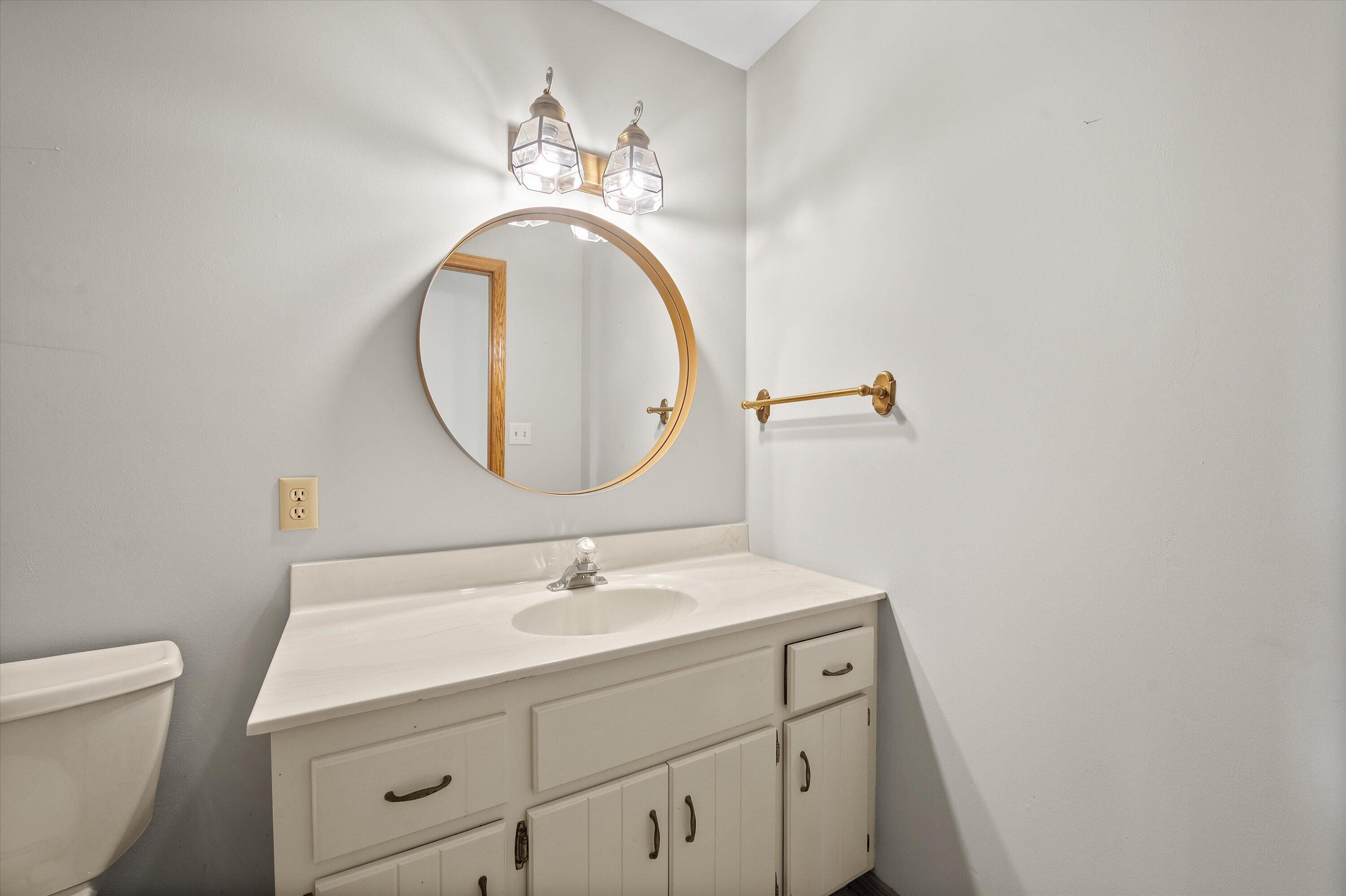 20845 Hunters Run Brookfield, WI 53045 - Photo 16 of 33 Half Bathroom