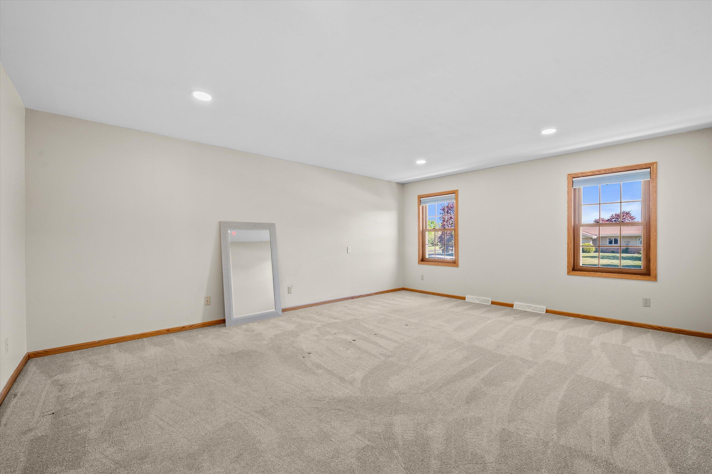 20845 Hunters Run Brookfield, WI 53045 - Photo 17 of 33 Bedroom