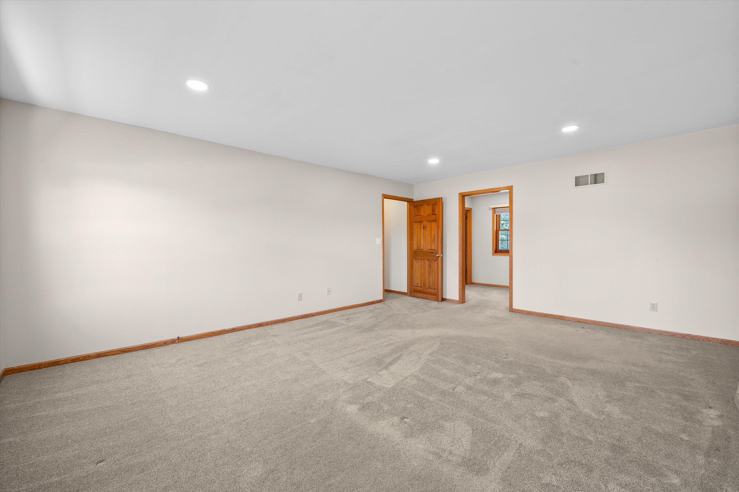 20845 Hunters Run Brookfield, WI 53045 - Photo 18 of 33 Bedroom