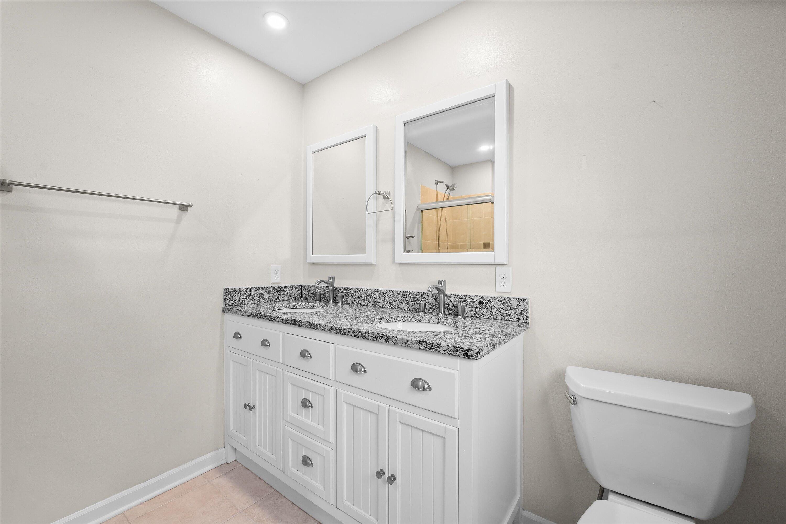 20845 Hunters Run Brookfield, WI 53045 - Photo 19 of 33 Full Bathroom