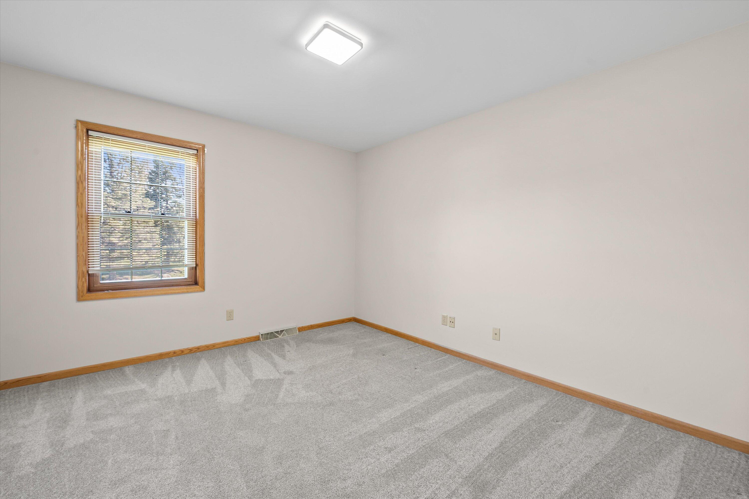 20845 Hunters Run Brookfield, WI 53045 - Photo 23 of 33 Bedroom
