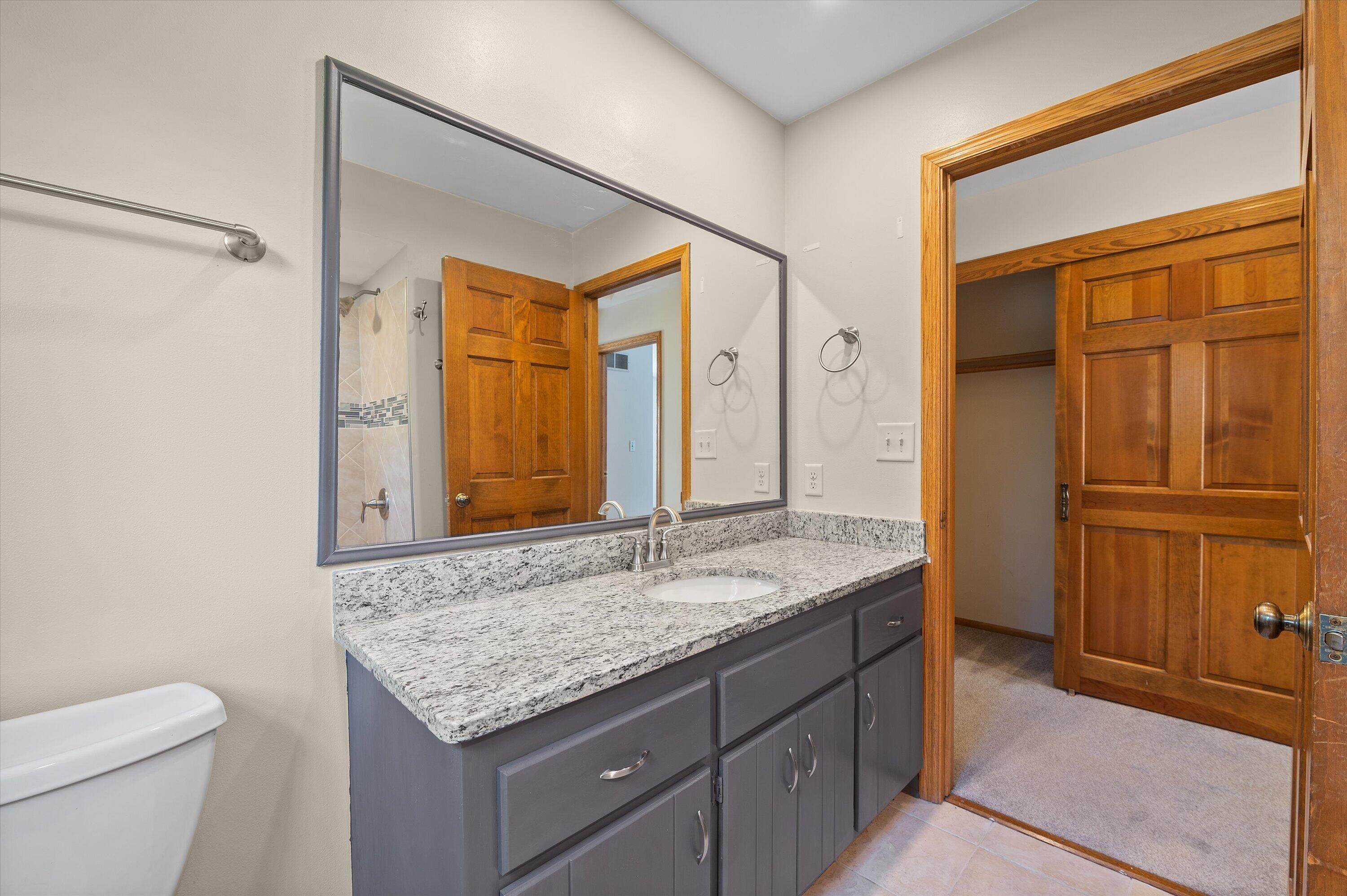 20845 Hunters Run Brookfield, WI 53045 - Photo 28 of 33 Full Bathroom