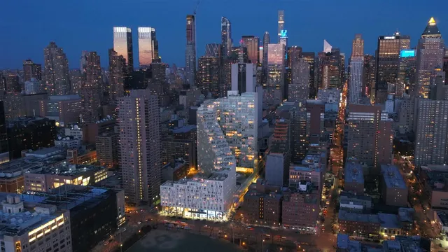 $4,240 | 550 West 54th Street, Unit 1630 | Hell's Kitchen