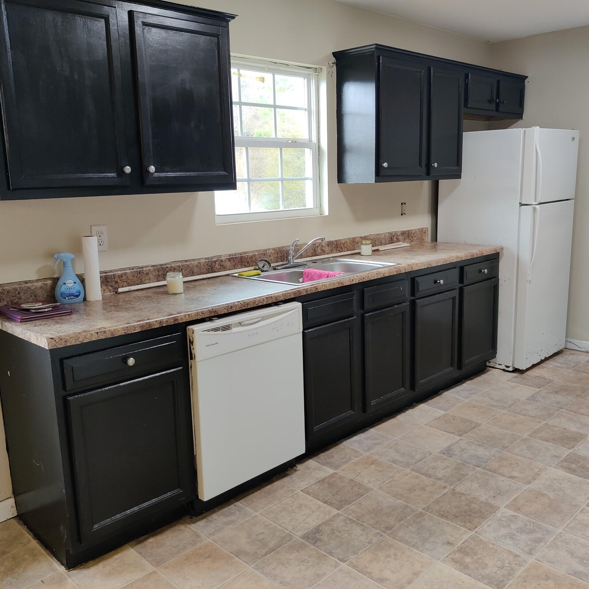 115 Sunny View Road Dayton, TN 37321 - Photo 11 of 20 115 Sunny View Kitchen