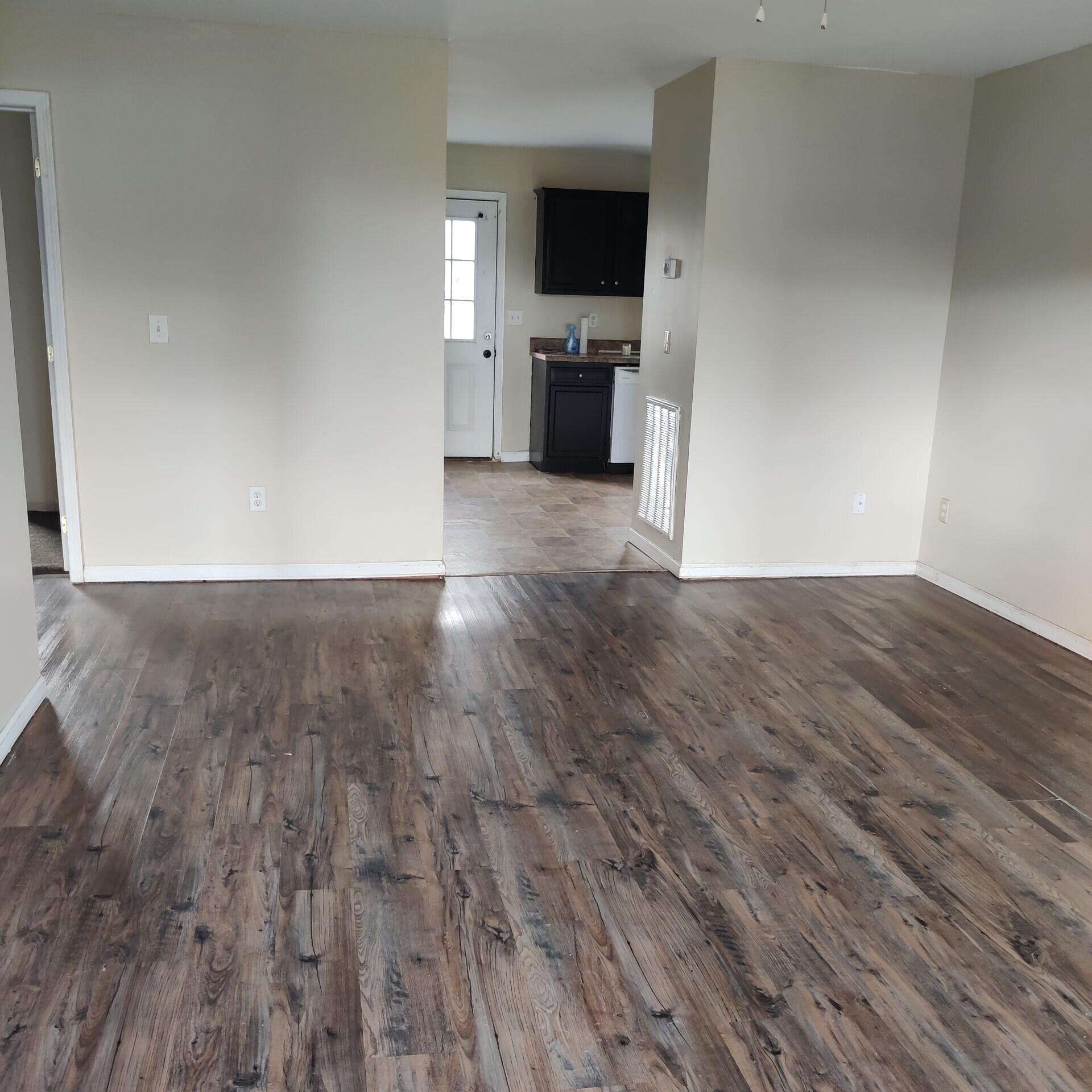 115 Sunny View Road Dayton, TN 37321 - Photo 5 of 20 115 Sunny View Living Room 2