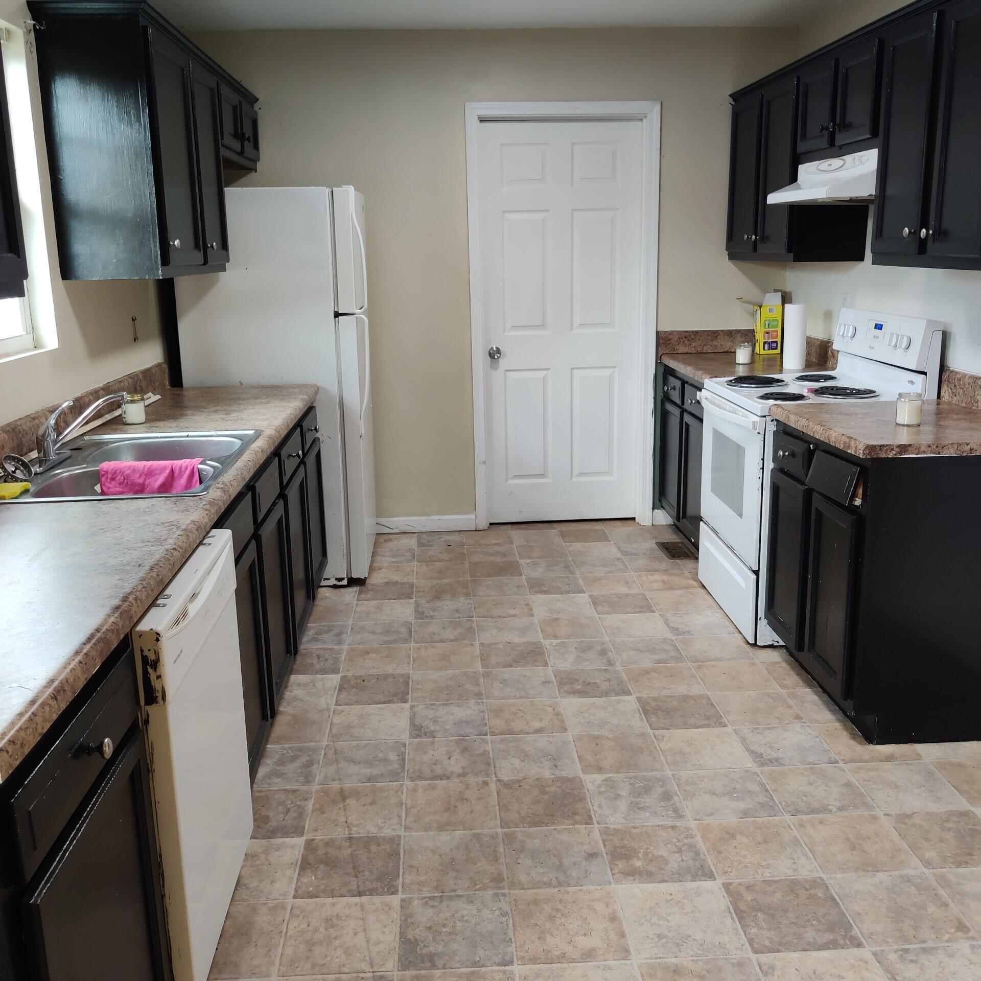 115 Sunny View Road Dayton, TN 37321 - Photo 7 of 20 115 Sunny View Kitchen 3