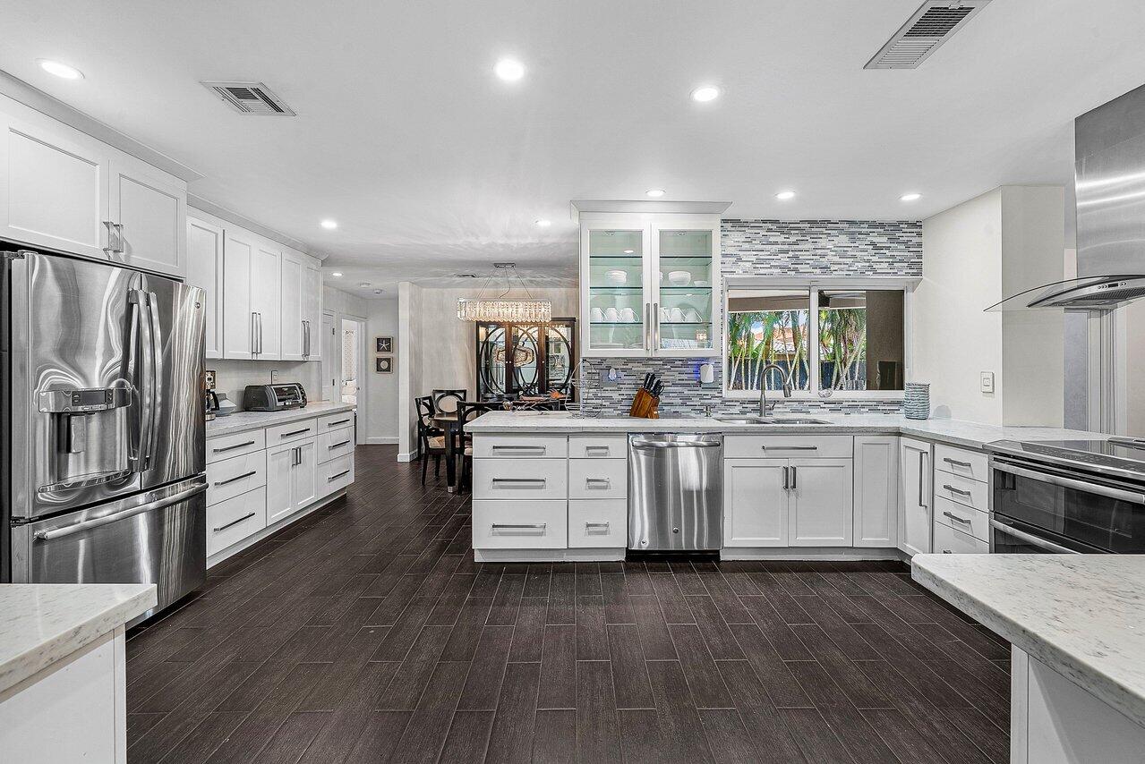 855 Berkley Street Boca Raton, FL 33487 - Photo 10 of 45 010-855BerkleyStreet-BocaRaton-FL-33487-