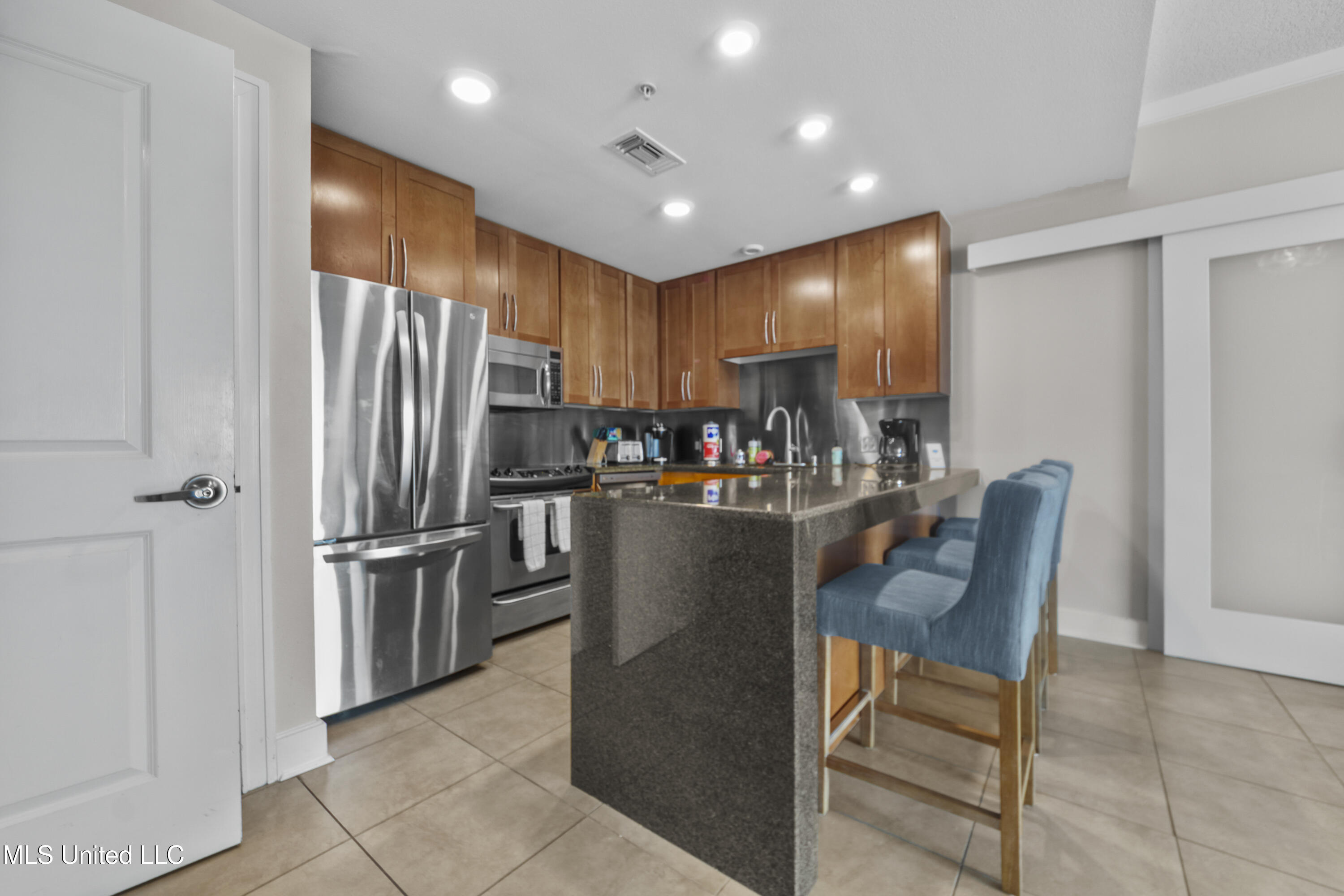 2060 Beach Boulevard, Unit 1206 Biloxi, MS 39531 - Photo 13 of 33 _MG_6252