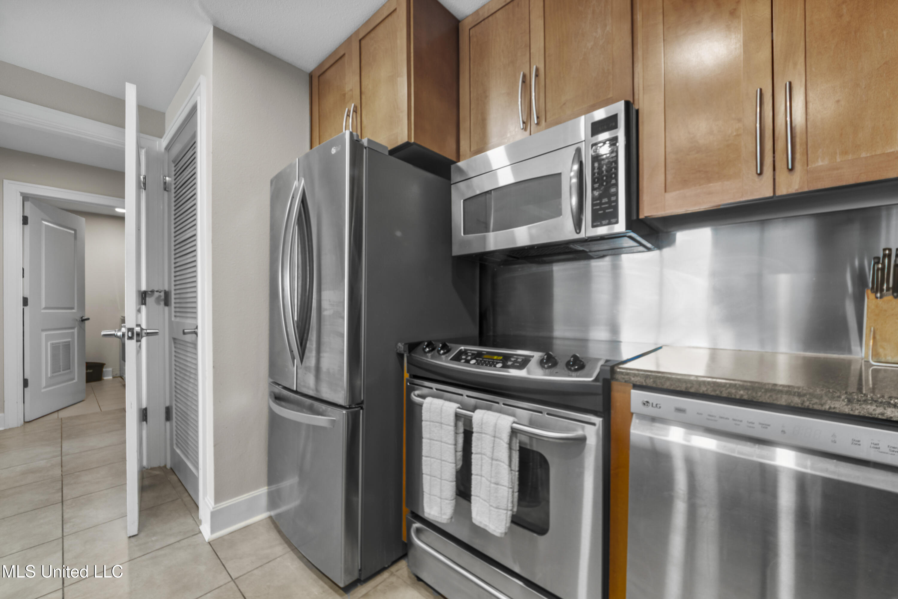 2060 Beach Boulevard, Unit 1206 Biloxi, MS 39531 - Photo 14 of 33 _MG_6255