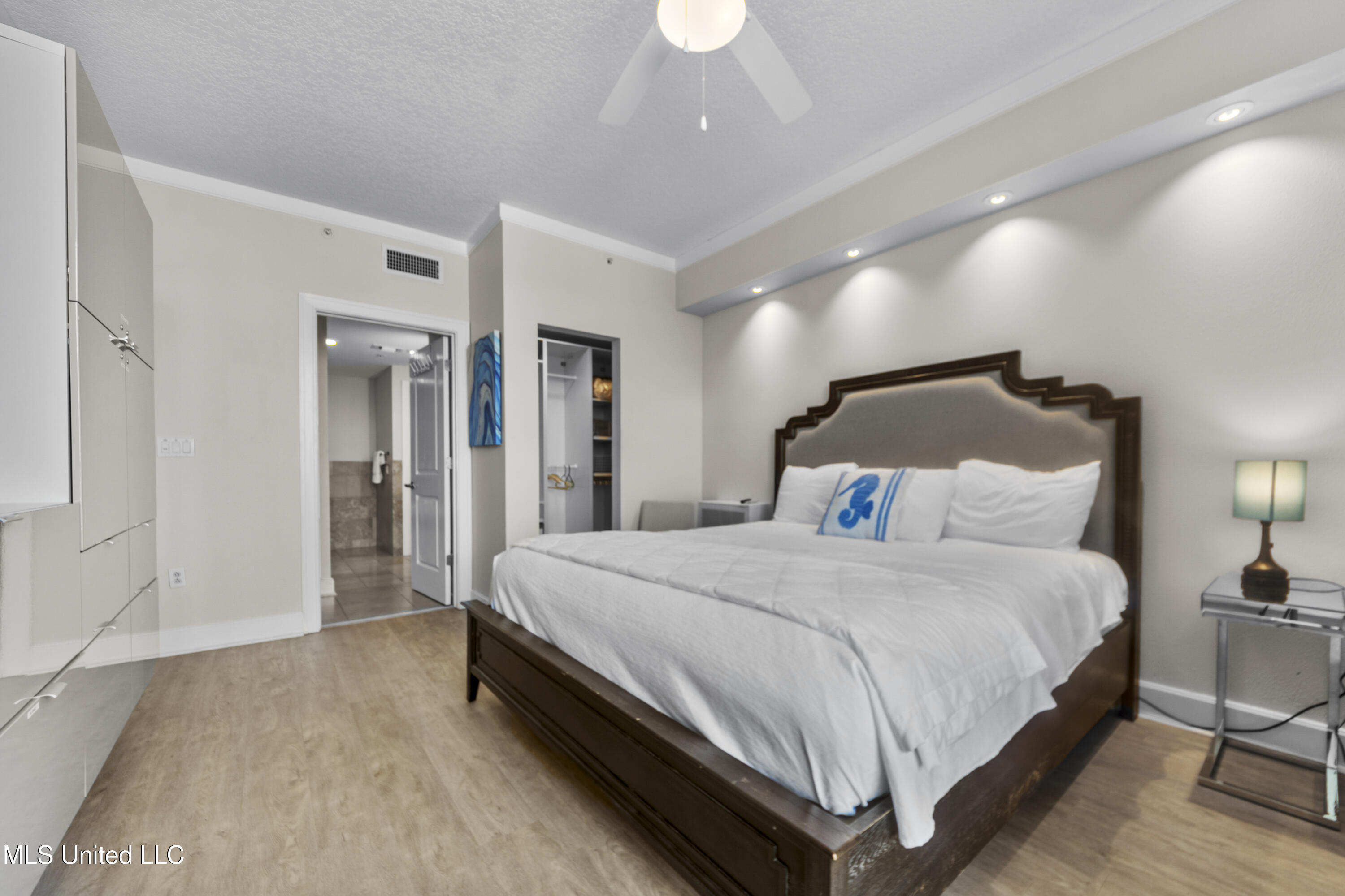 2060 Beach Boulevard, Unit 1206 Biloxi, MS 39531 - Photo 22 of 33 _MG_6270