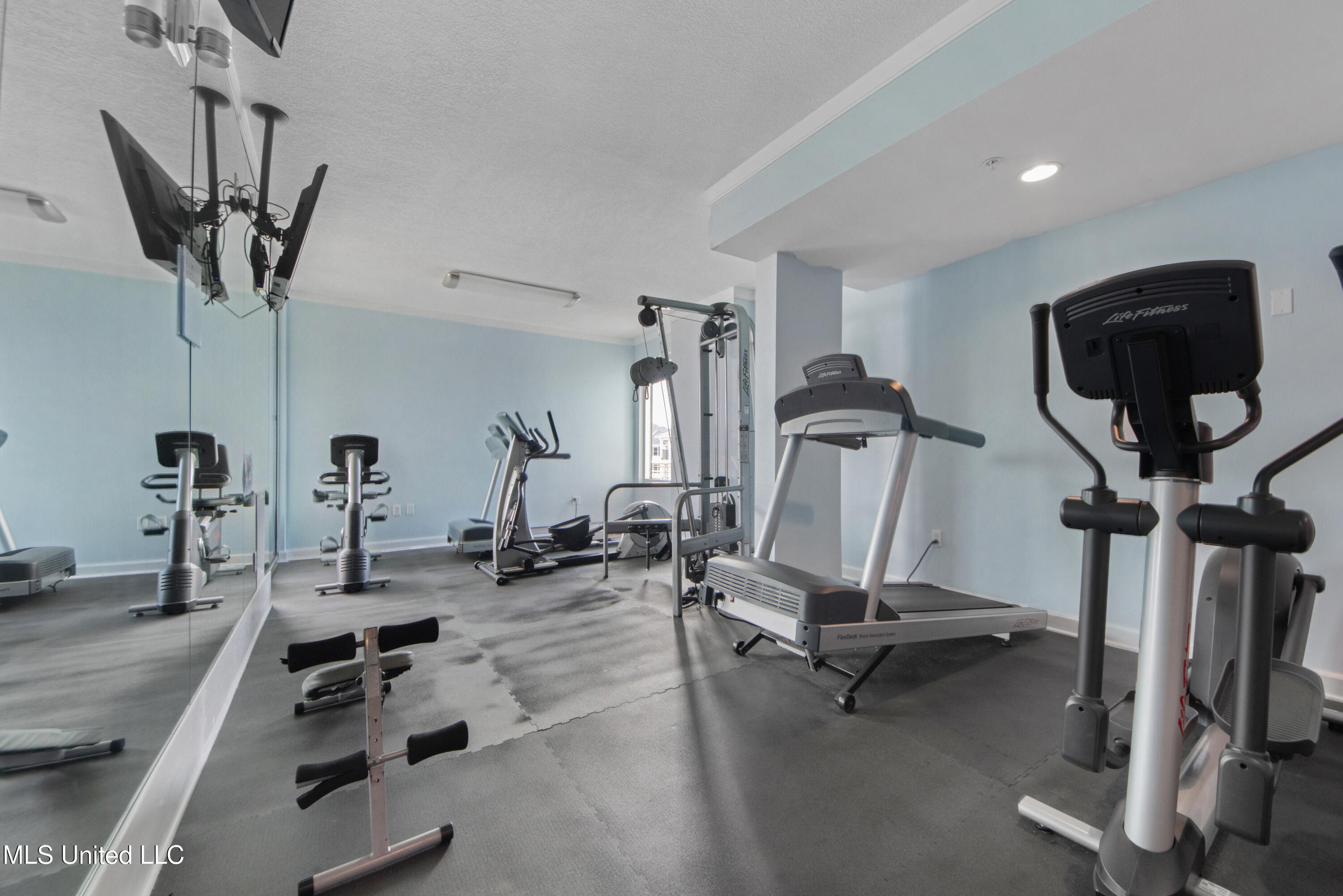 2060 Beach Boulevard, Unit 1206 Biloxi, MS 39531 - Photo 5 of 33 IMG_3944 (1)