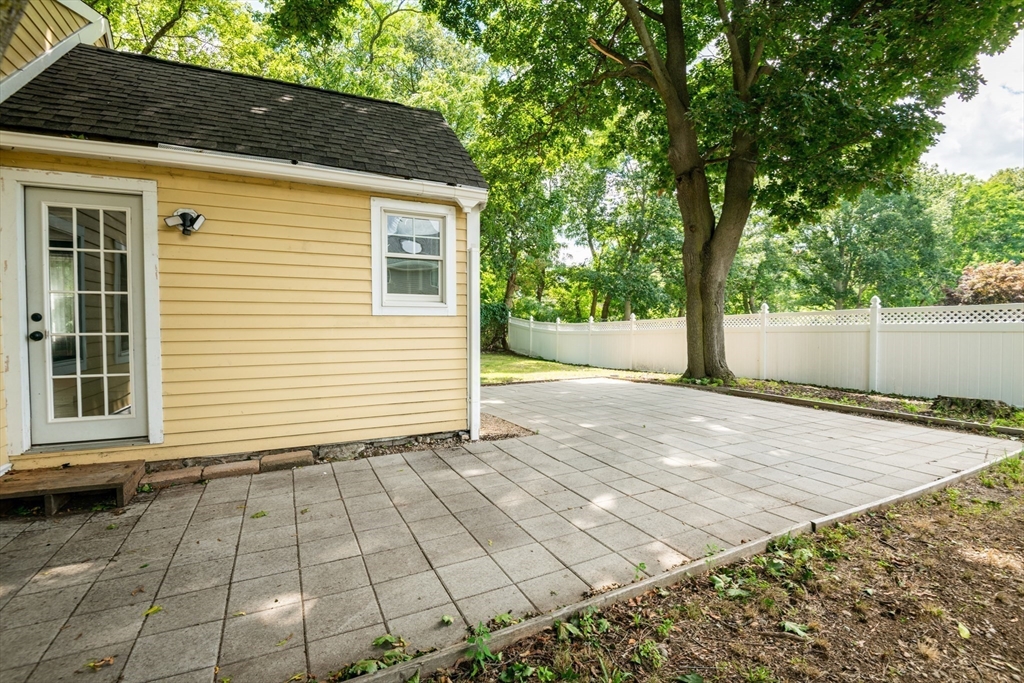 22 R Andover Street Peabody, MA 01960 - Photo 5 of 23 Gallery Image 5