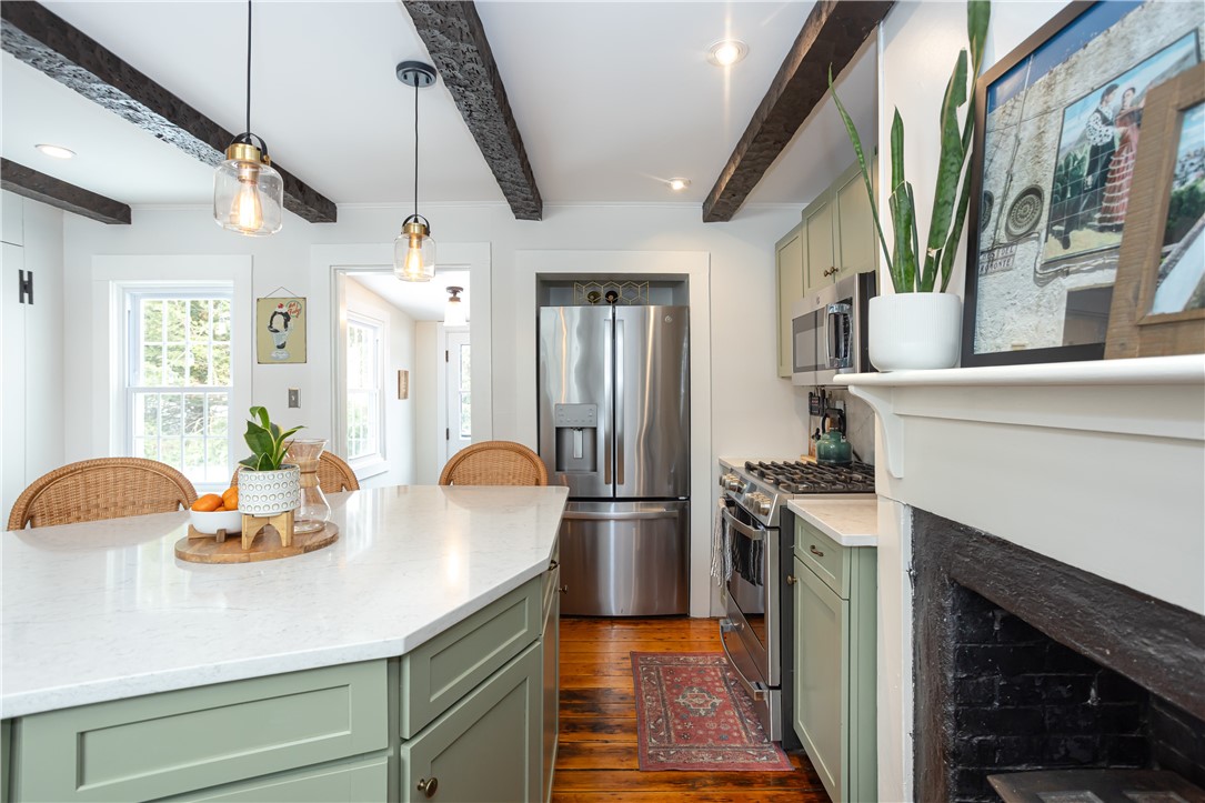 417 Middle Road Portsmouth, RI 02871 - Photo 7 of 32 Gallery Image 7