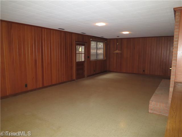 309 Deerglade Road Northwest Winston-Salem, NC 27104 - Photo 13 of 16 Playroom.