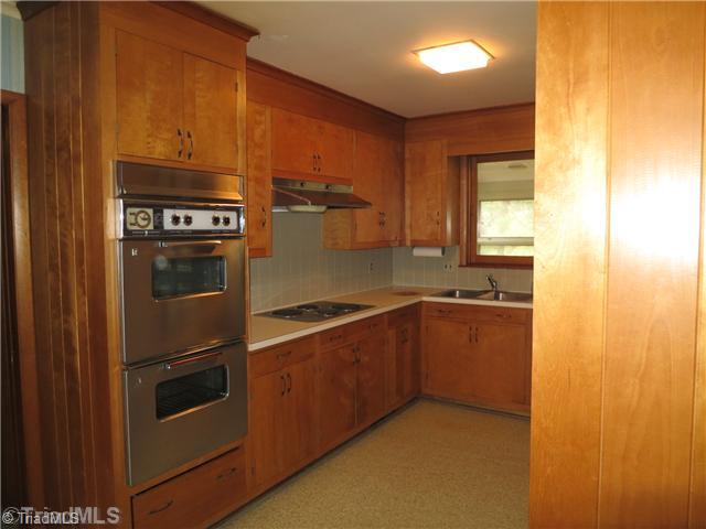 309 Deerglade Road Northwest Winston-Salem, NC 27104 - Photo 5 of 16 Kitchen.