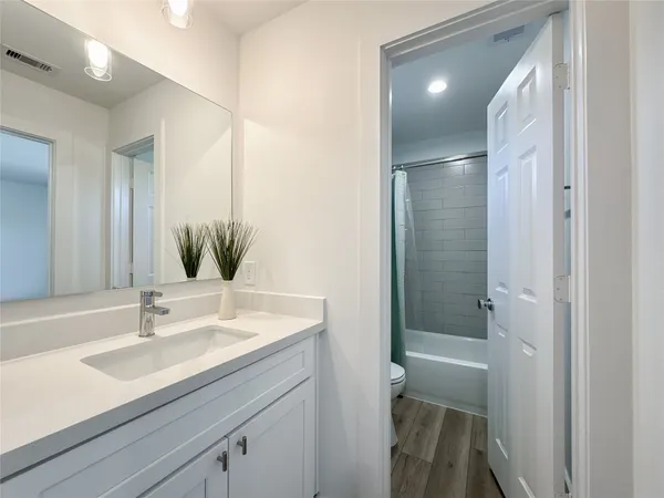 $1,690 | 2718 Discovery Trails, Conroe, TX 77301