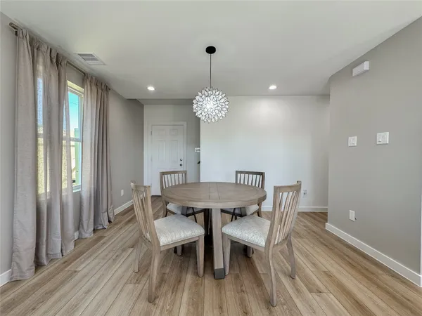$1,690 | 2718 Discovery Trails, Conroe, TX 77301