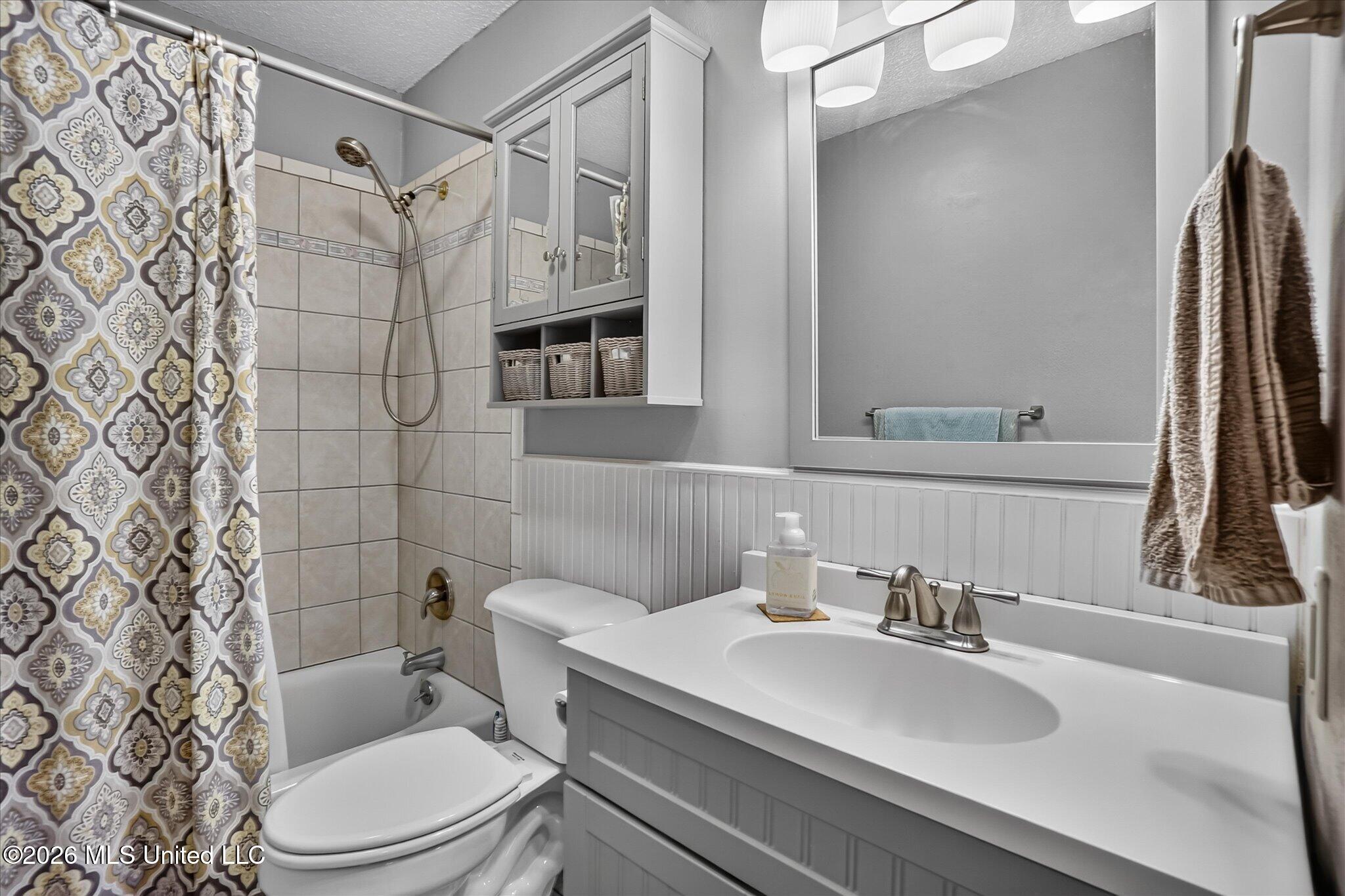 9211 Pointe Aux Chenes Road Ocean Springs, MS 39564 - Photo 16 of 57 Primary Bath (downstairs)