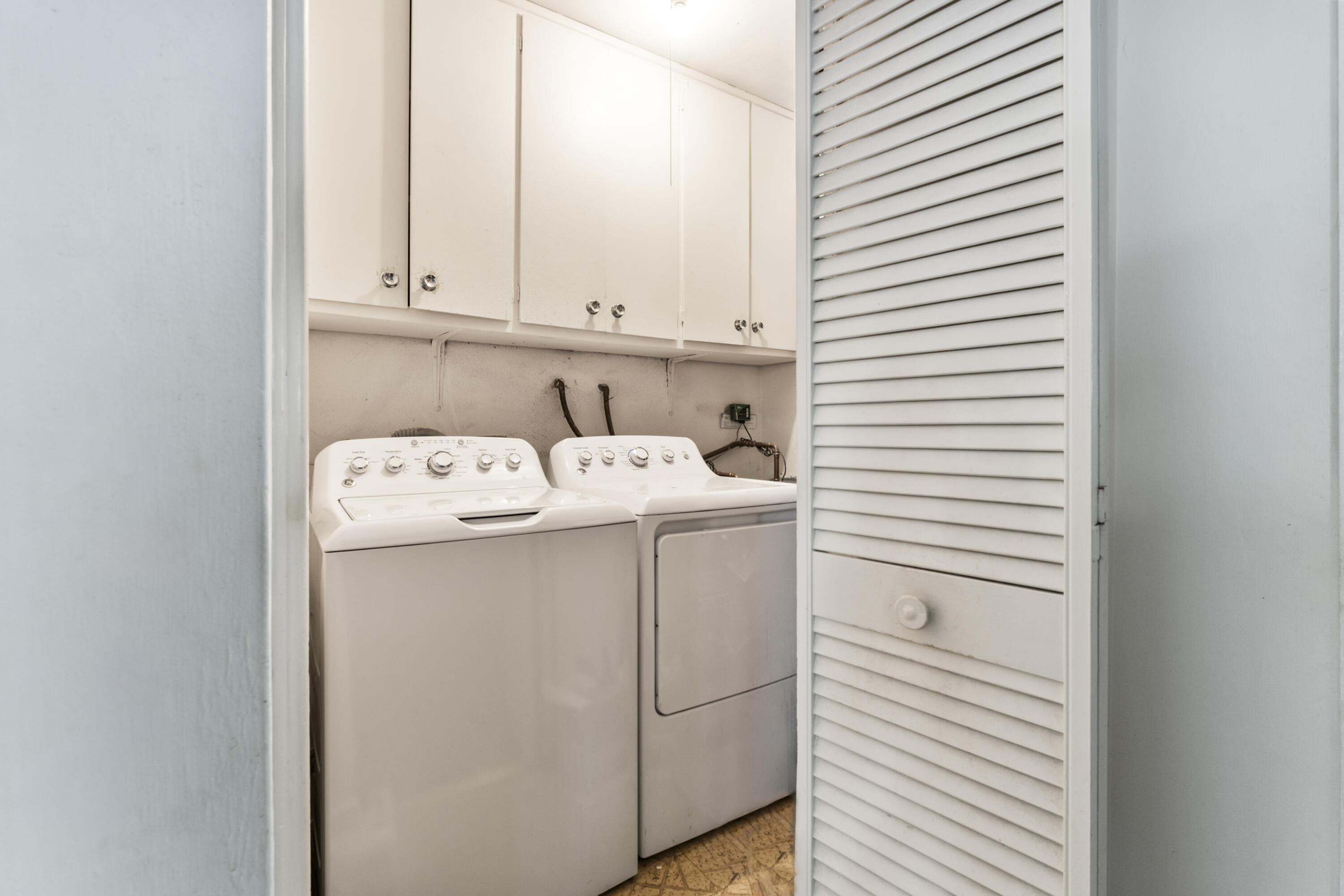 337 East Lake Road Palm Springs, FL 33461 - Photo 11 of 26 a utility room with dryer and washer