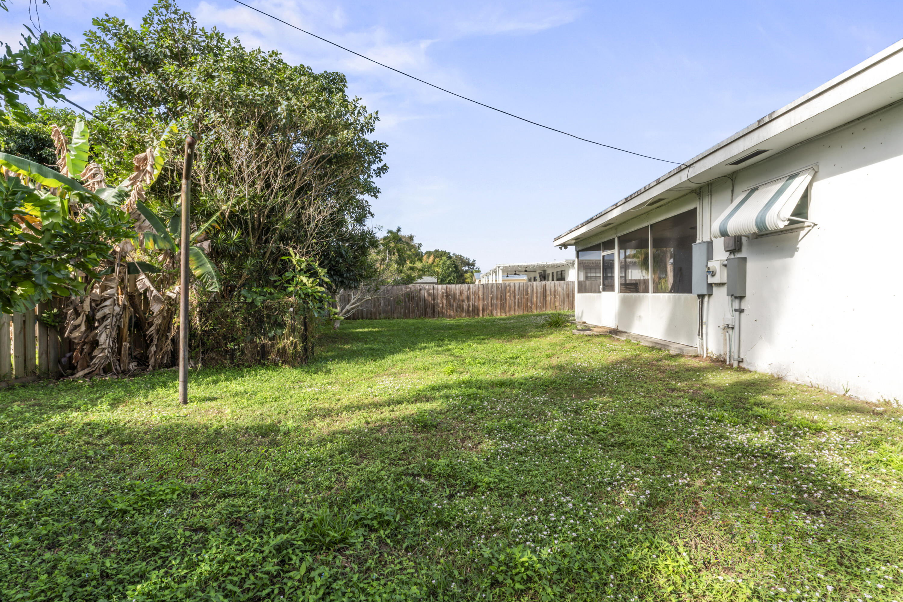 337 East Lake Road Palm Springs, FL 33461 - Photo 20 of 26 a view of back yard of the house
