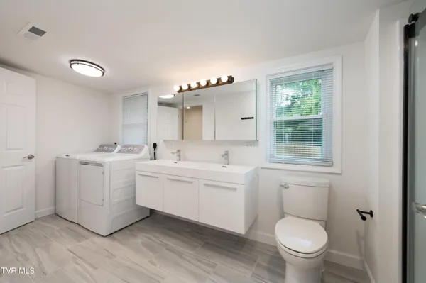 $325,000 | 1008 Earnest Street, Johnson City, TN 37604