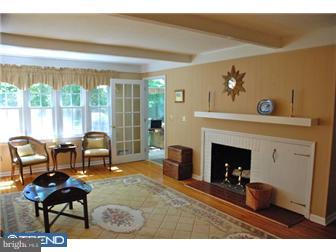 525 Covered Bridge Road Cherry Hill, NJ 08034 - Photo 3 of 12 Living Room
