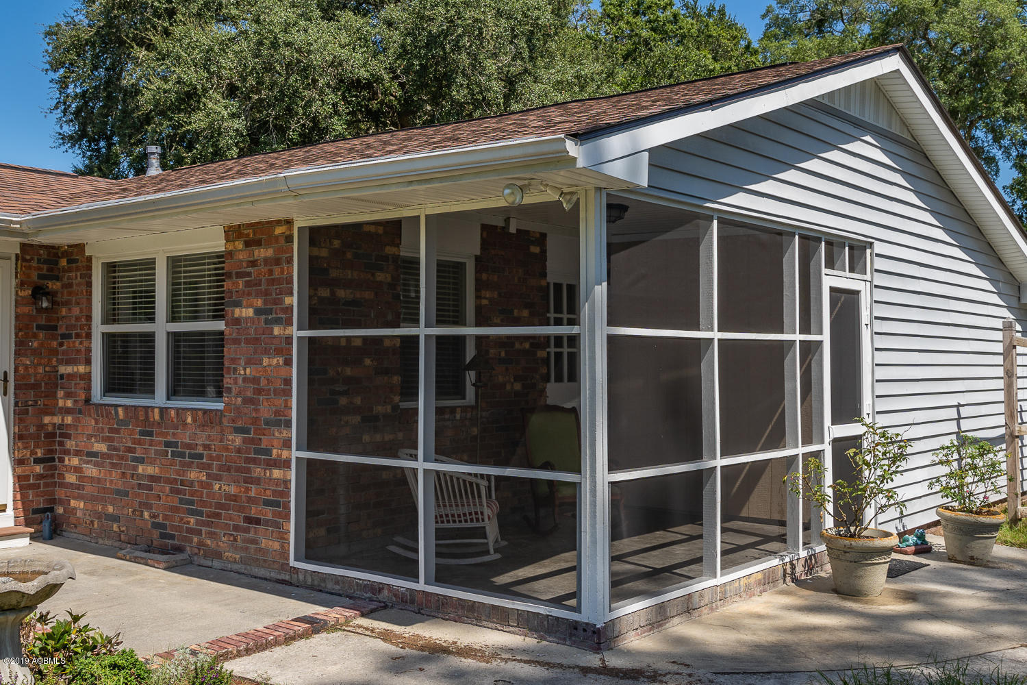 2809 State Rd S-7-423 Beaufort, SC 29902 - Photo 27 of 31 Screened Porch